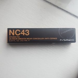 MAC Concealer